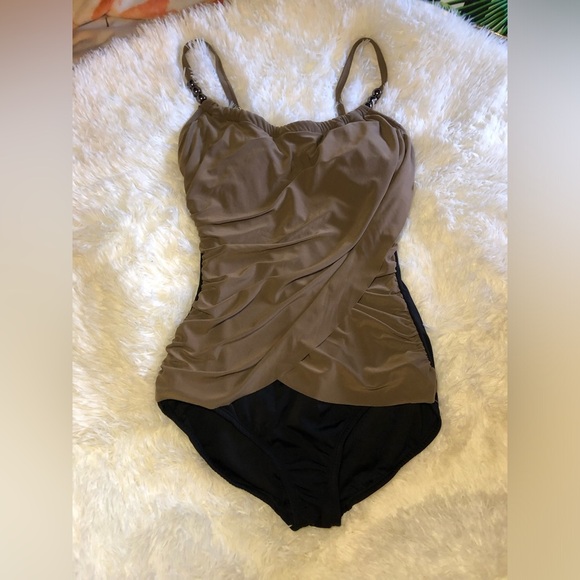 Brown and Black Swimsuit with Ruched Design - Picture 4 of 16